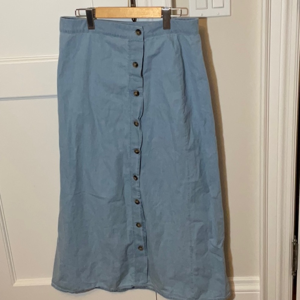 561. MT Society22 denim like midi skirt with buttoned front